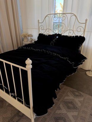 Комплект постельного белья с рюшами и кантом Бязь Gold Lux &bull; 100% хлопок &bull; Чёрный с серым кантом BYAZ-GOLD-RYUSH-KANT-BLACK-GREY фото
